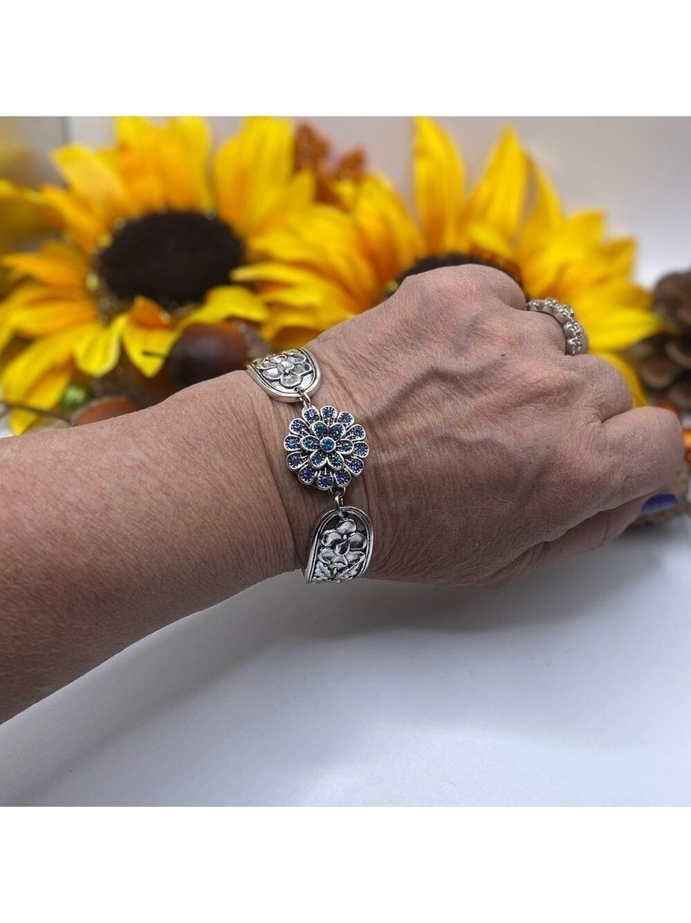 Floral Vintage Style Snap Jewelry Bracelet with blue floral snap! SEE VIDEO!